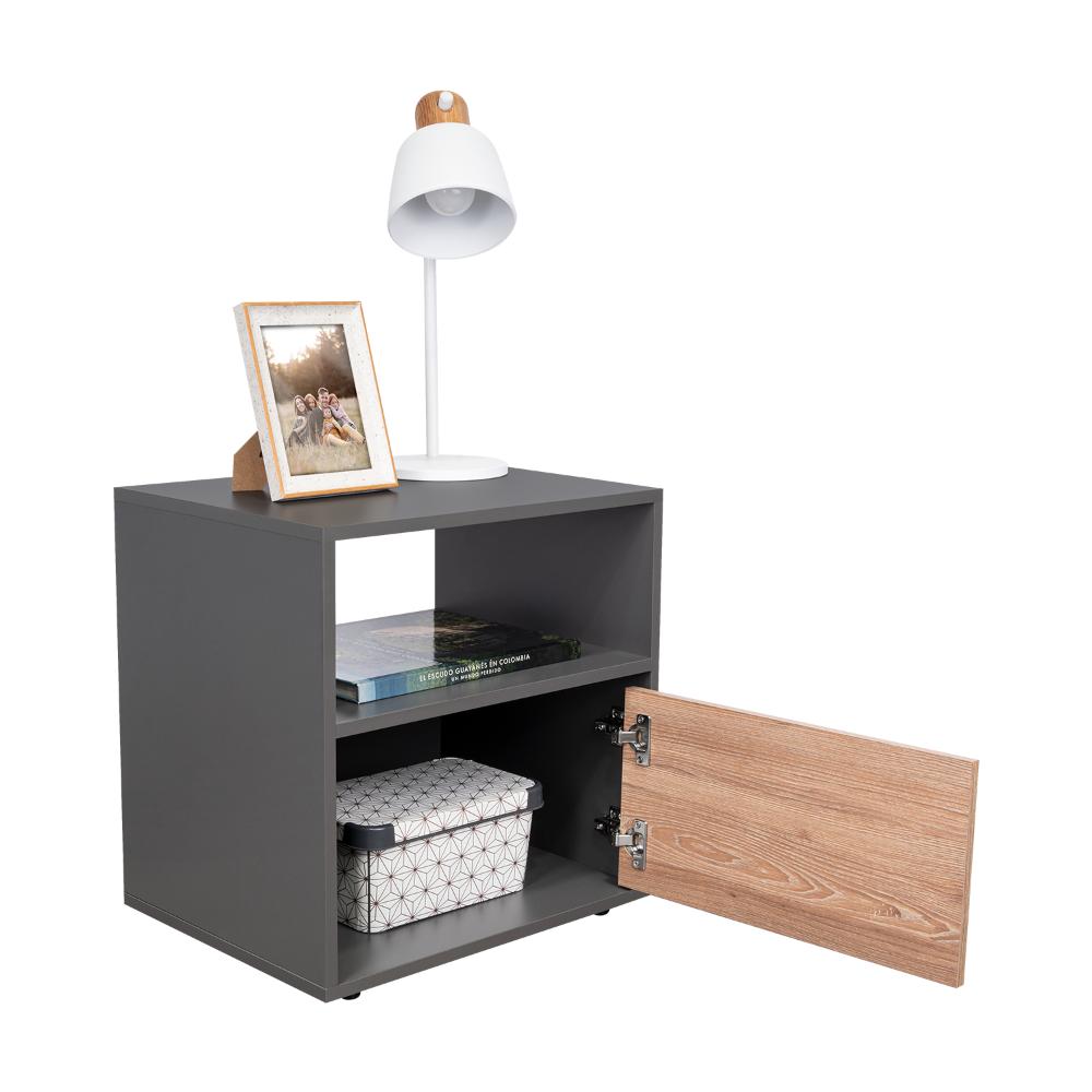 MESA DE NOCHE GALANTO, PLATA OSCURO Y MIEL, CON UNA PUERTA BATIENTE