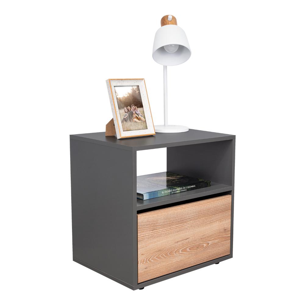 MESA DE NOCHE GALANTO, PLATA OSCURO Y MIEL, CON UNA PUERTA BATIENTE