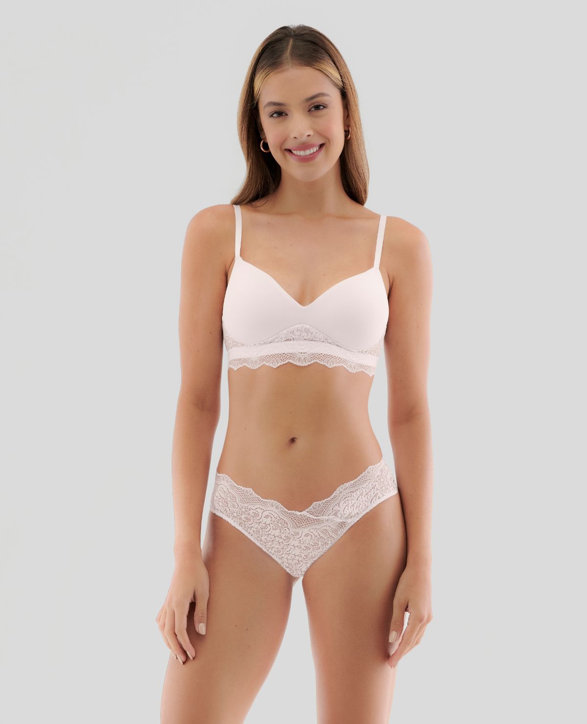 BRASILERA SEMIDESCADERADA | ELASTICO DELGADO | EN ENCAJE | REFUERZO INTERNO