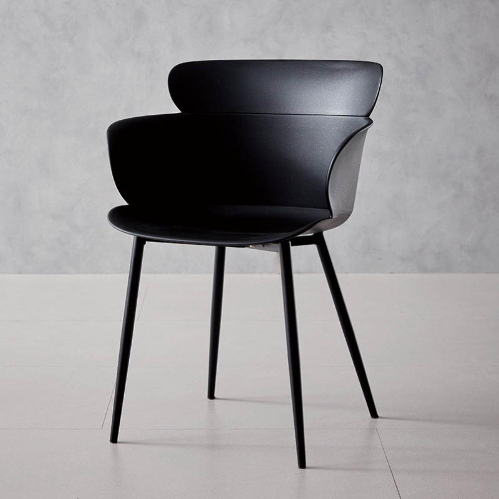 SILLA MIAMI CON BRAZOS, COLOR NEGRO, CON ESPALDAR Y DISEÑO MODERNO