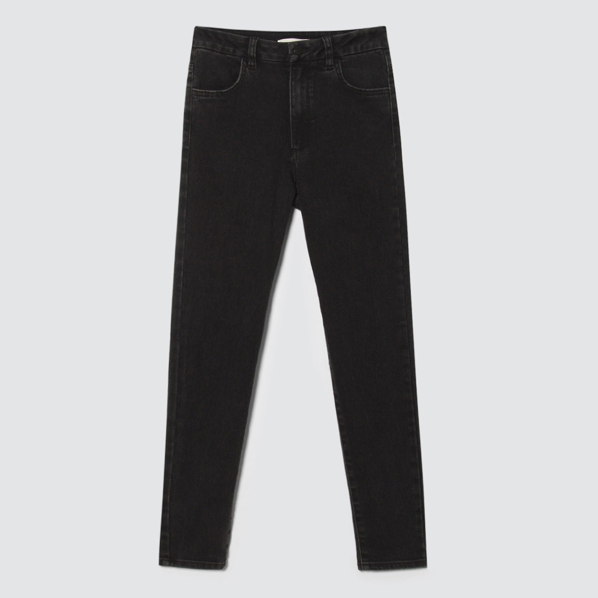 JEAN CURVY ESSENCIAL TONO NEGRO CON RESERVAS 40160361
