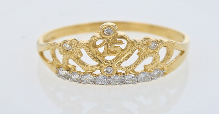 ANILLO DE QUINCE ENGASTADO CORONA